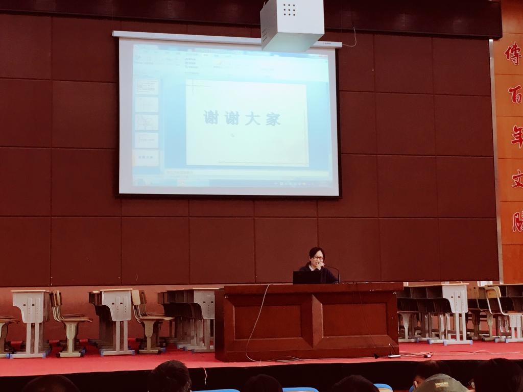 我校物理组青年教师在全省六地市物理选考研讨会上进行精彩评课