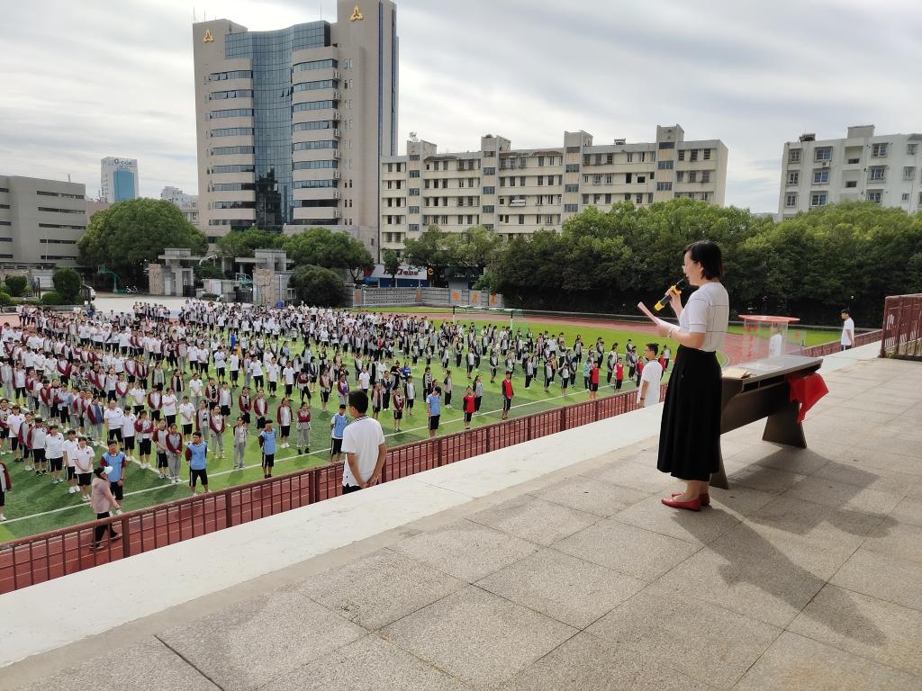 舟山市田家炳中学“慈善一日捐”（学生捐款）