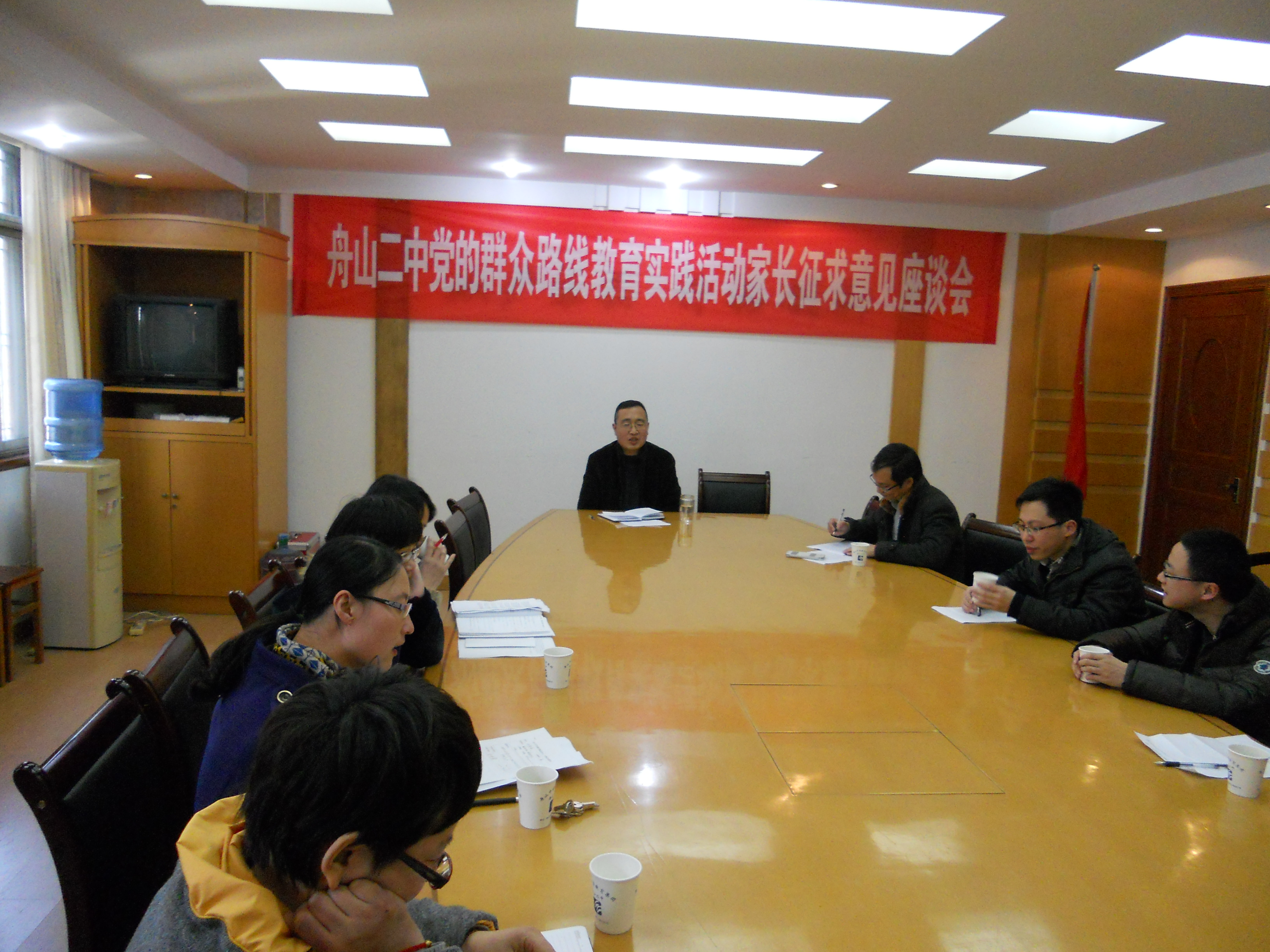 我校召开部分青年教师代表座谈会