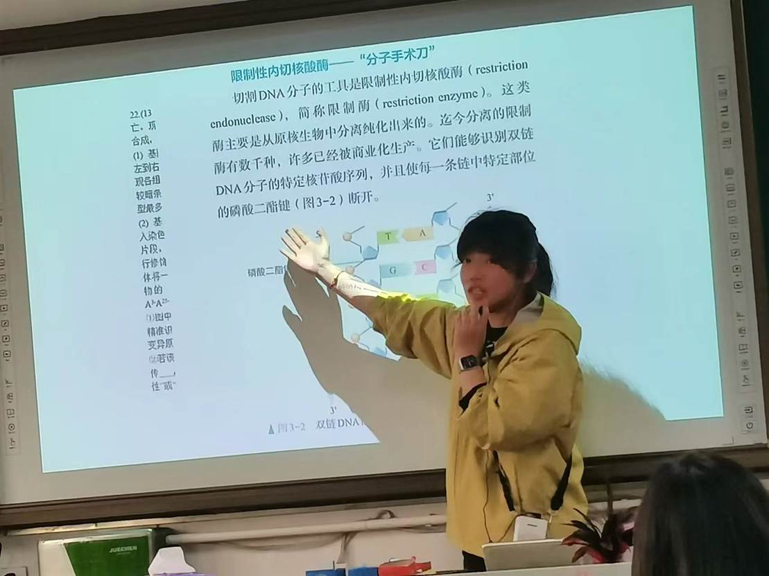 13749